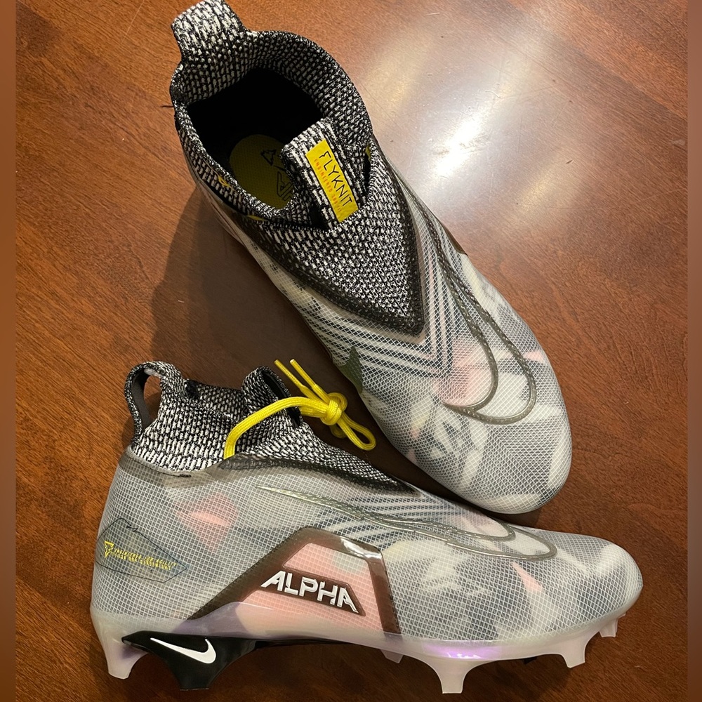 Nike Alpha Menace Elite 3 Flyknit Football Cleats Sz 9.5